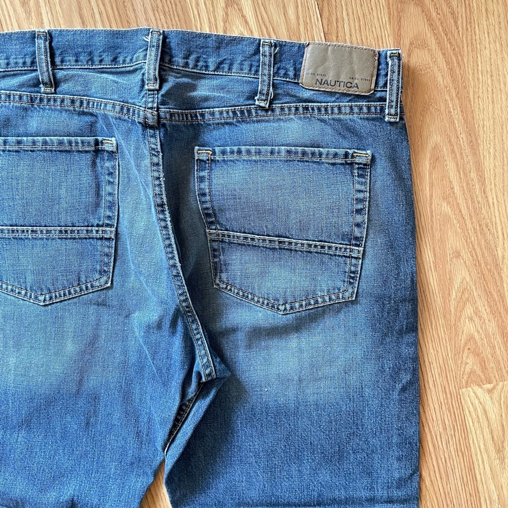 Nautica blue jeans relaxed fit 38W 32L great shape 5 pocket fun date night hott